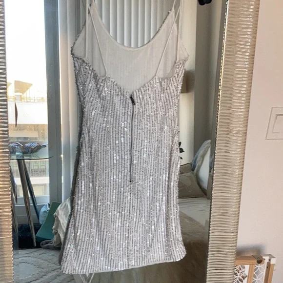 🔥🤍✨🤍 HP Alice and Olivia sequined dress🤍 - Picture 11 of 15